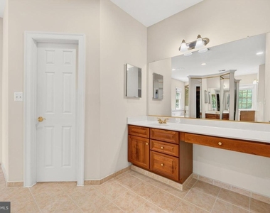9860 Palace Green Way - Photo Thumbnail 30