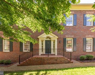 9860 Palace Green Way - Photo Thumbnail 1
