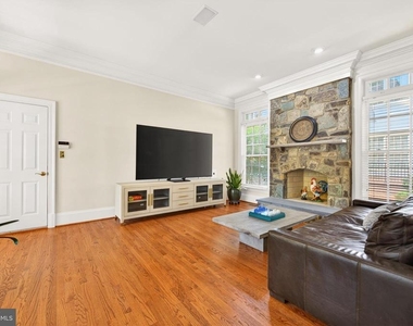 9860 Palace Green Way - Photo Thumbnail 10