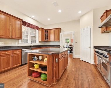 9860 Palace Green Way - Photo Thumbnail 14