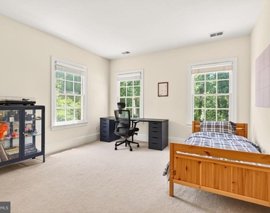 9860 Palace Green Way - Photo Thumbnail 39