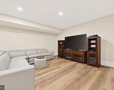 9860 Palace Green Way - Photo Thumbnail 49