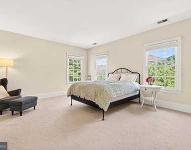 9860 Palace Green Way - Photo Thumbnail 36