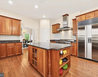 9860 Palace Green Way - Photo Thumbnail 16