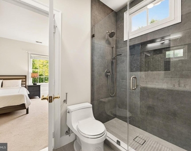 9860 Palace Green Way - Photo Thumbnail 41