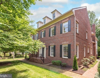 9860 Palace Green Way - Photo Thumbnail 2