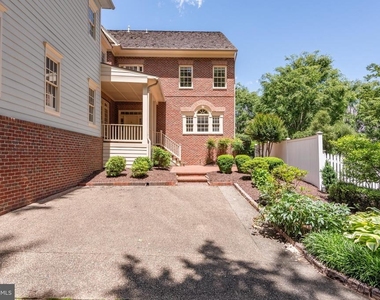 9860 Palace Green Way - Photo Thumbnail 54