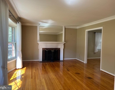 8407 W Boulevard Drive - Photo Thumbnail 3