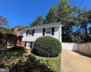 8407 W Boulevard Drive - Photo Thumbnail 1