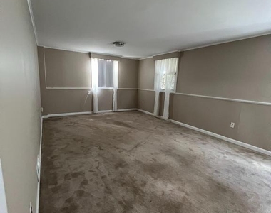 8407 W Boulevard Drive - Photo Thumbnail 15
