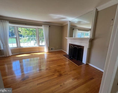 8407 W Boulevard Drive - Photo Thumbnail 4