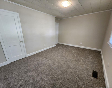 400 Roxie Avenue - Photo Thumbnail 10