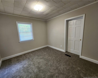 400 Roxie Avenue - Photo Thumbnail 13