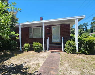 400 Roxie Avenue - Photo Thumbnail 1