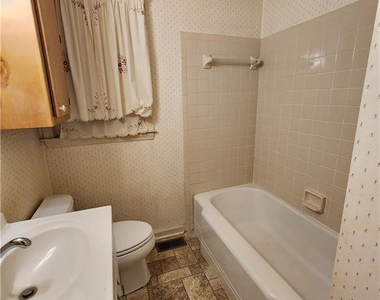 400 Roxie Avenue - Photo Thumbnail 21
