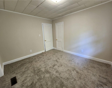 400 Roxie Avenue - Photo Thumbnail 14