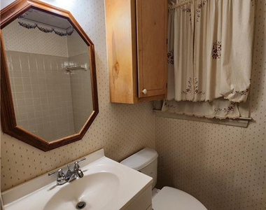 400 Roxie Avenue - Photo Thumbnail 20