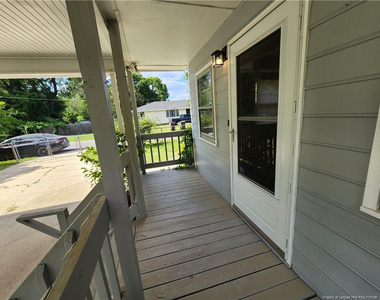 400 Roxie Avenue - Photo Thumbnail 4