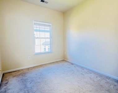 4651 Carisbrooke Lane - Photo Thumbnail 8