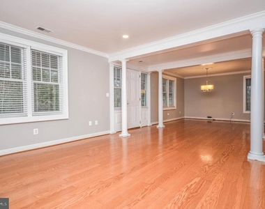 9108 Weant Drive - Photo Thumbnail 6