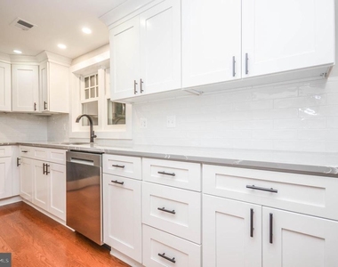 9108 Weant Drive - Photo Thumbnail 15