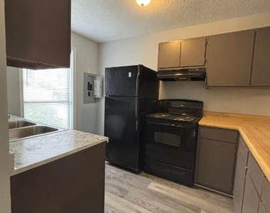 5713 Aftonshire Drive - Photo Thumbnail 6