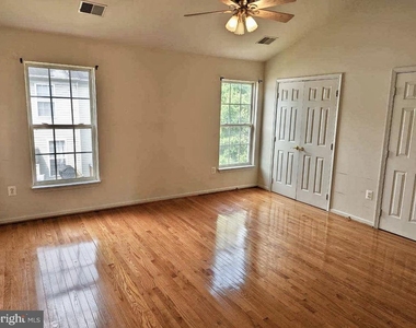 6984 Cromarty Drive - Photo Thumbnail 2