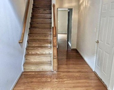6984 Cromarty Drive - Photo Thumbnail 5