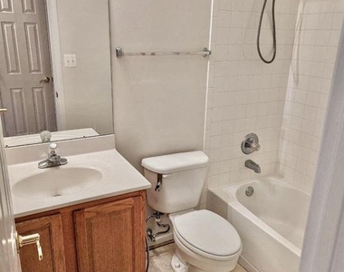 6984 Cromarty Drive - Photo Thumbnail 10
