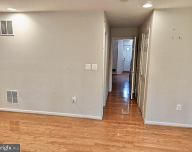 6984 Cromarty Drive - Photo Thumbnail 11