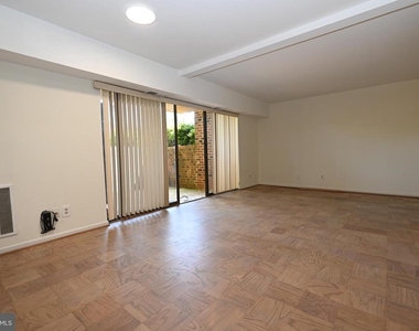 4404 Island Place - Photo Thumbnail 2