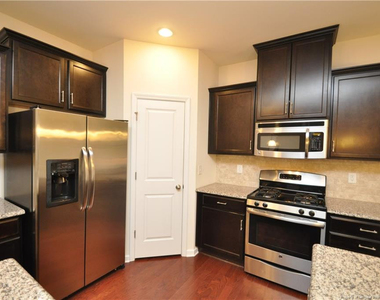 643 Briarcliff Street - Photo Thumbnail 10