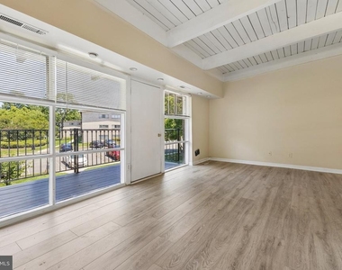 4901 Americana Drive - Photo Thumbnail 12