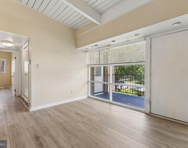 4901 Americana Drive - Photo Thumbnail 11
