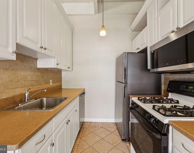 4901 Americana Drive - Photo Thumbnail 5