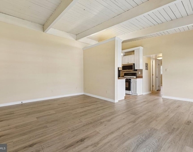 4901 Americana Drive - Photo Thumbnail 9