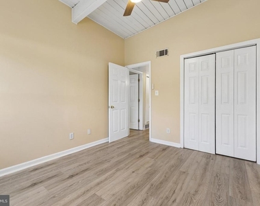 4901 Americana Drive - Photo Thumbnail 17