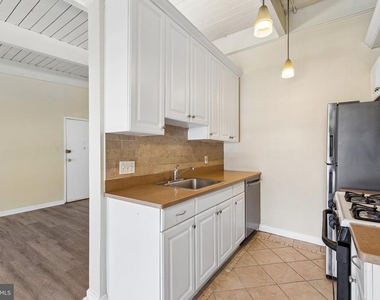 4901 Americana Drive - Photo Thumbnail 4
