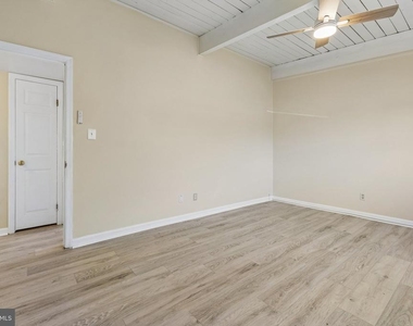 4901 Americana Drive - Photo Thumbnail 21