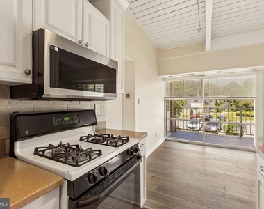 4901 Americana Drive - Photo Thumbnail 6