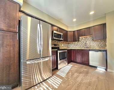 7664 Northern Oaks Court - Photo Thumbnail 3