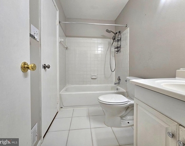 7664 Northern Oaks Court - Photo Thumbnail 14