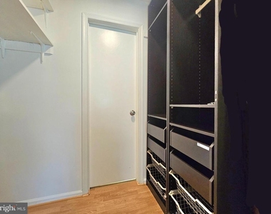 7664 Northern Oaks Court - Photo Thumbnail 17
