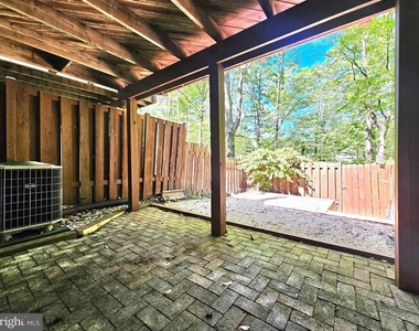 7664 Northern Oaks Court - Photo Thumbnail 22