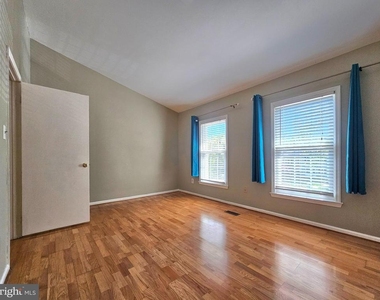 7664 Northern Oaks Court - Photo Thumbnail 16