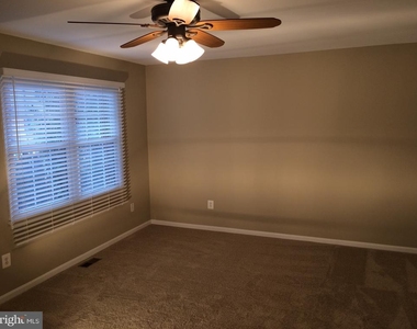 10127 Ebenshire Court - Photo Thumbnail 12