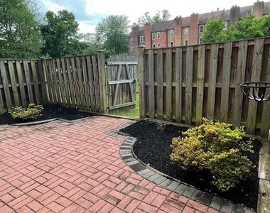 10127 Ebenshire Court - Photo Thumbnail 24