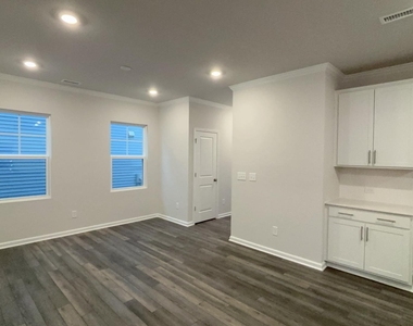 1013 Red Wing Drive - Photo Thumbnail 4
