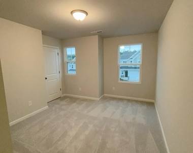 1013 Red Wing Drive - Photo Thumbnail 7
