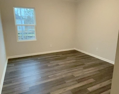 1013 Red Wing Drive - Photo Thumbnail 5